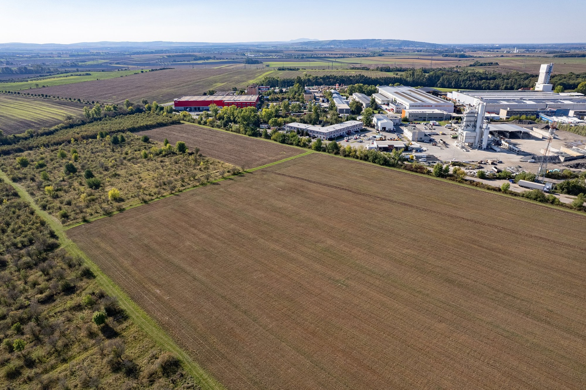 prodej-komercniho-pozemku-11-220-m2-dji-0351-edf537