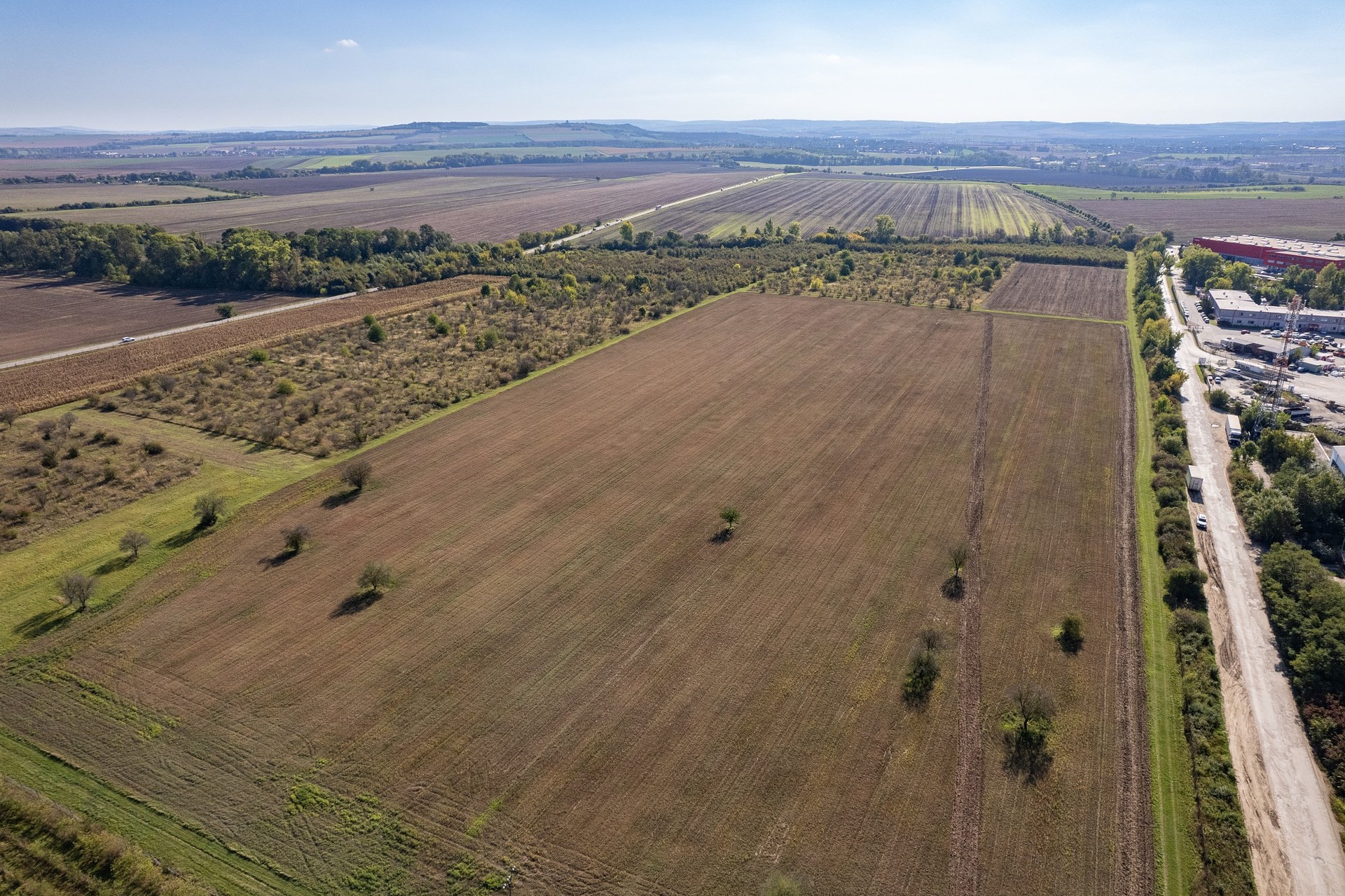 prodej-komercniho-pozemku-11-220-m2-dji-0371-2476bd