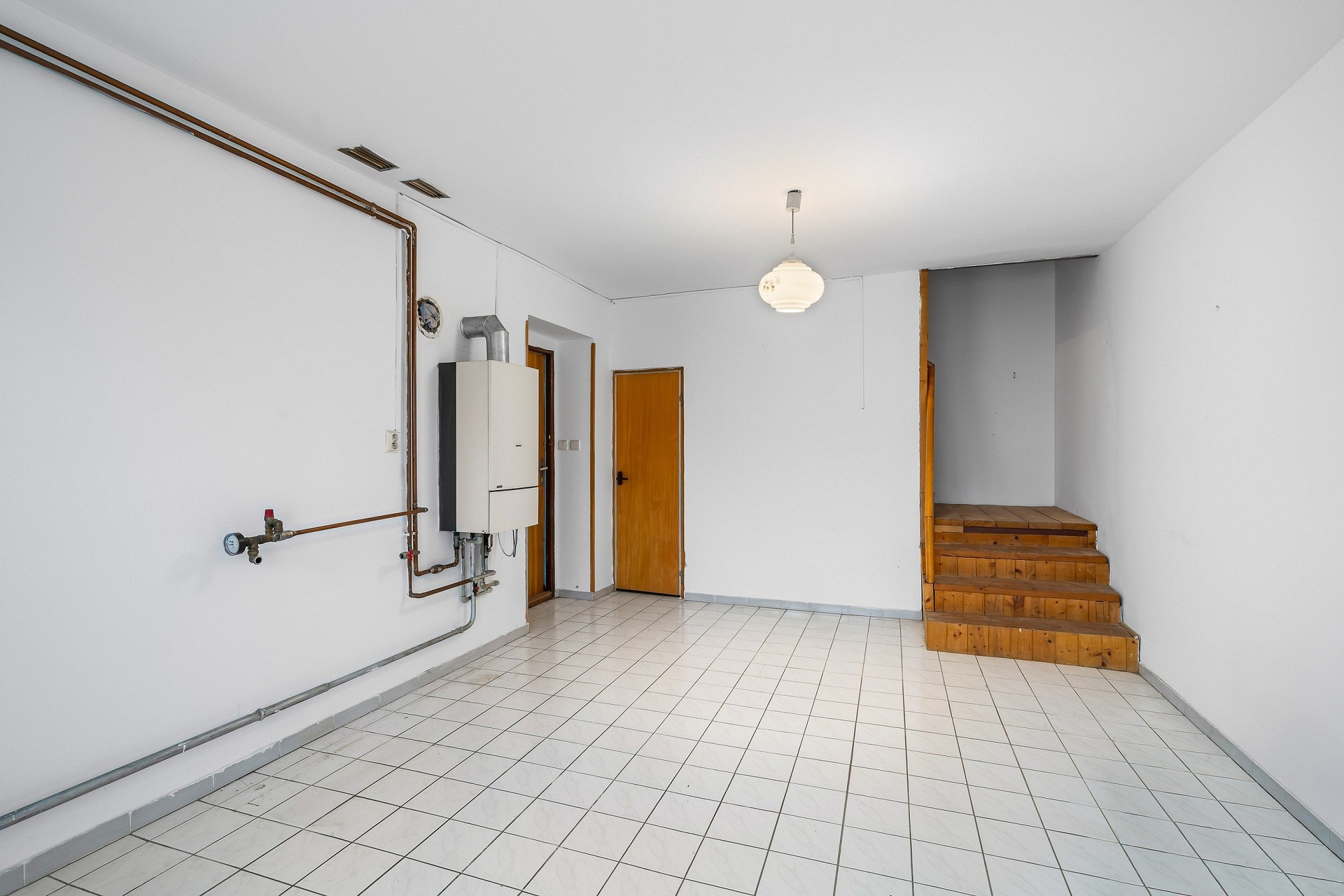 prodej-domu-s-bytem-2-1-a-vinnym-sklepem-dobsice-prizemi-pohled-vstup-f781b1