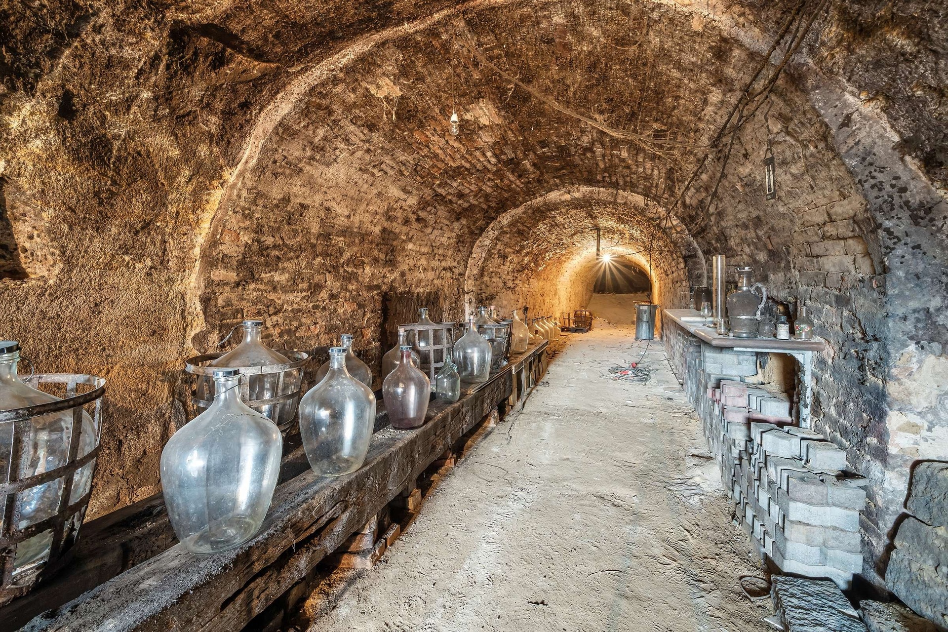 prodej-domu-s-bytem-2-1-a-vinnym-sklepem-dobsice-sklep-1-221f6b