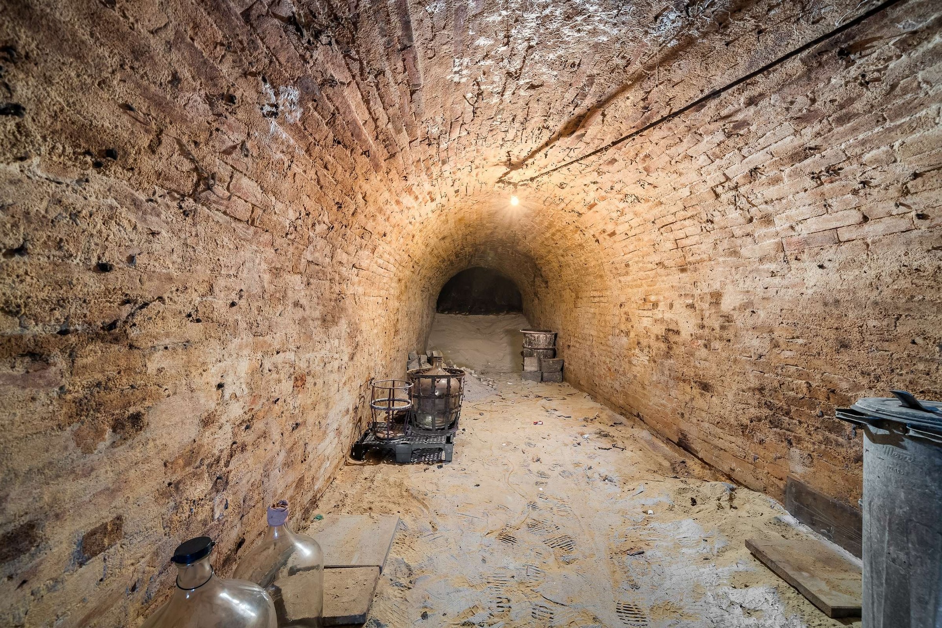 prodej-domu-s-bytem-2-1-a-vinnym-sklepem-dobsice-sklep-konec-2-0dd534