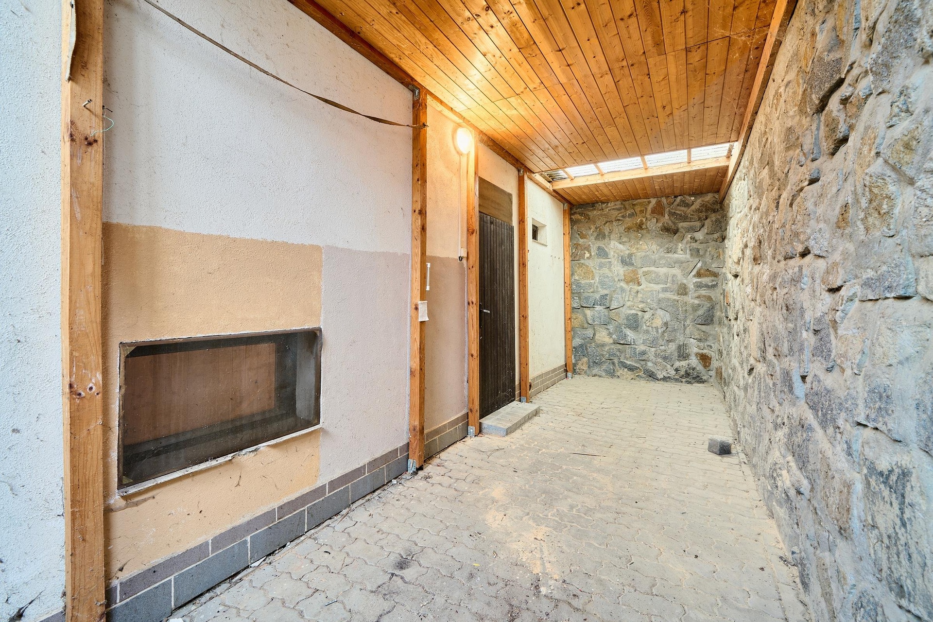 prodej-domu-s-bytem-2-1-a-vinnym-sklepem-dobsice-veranda-79e182