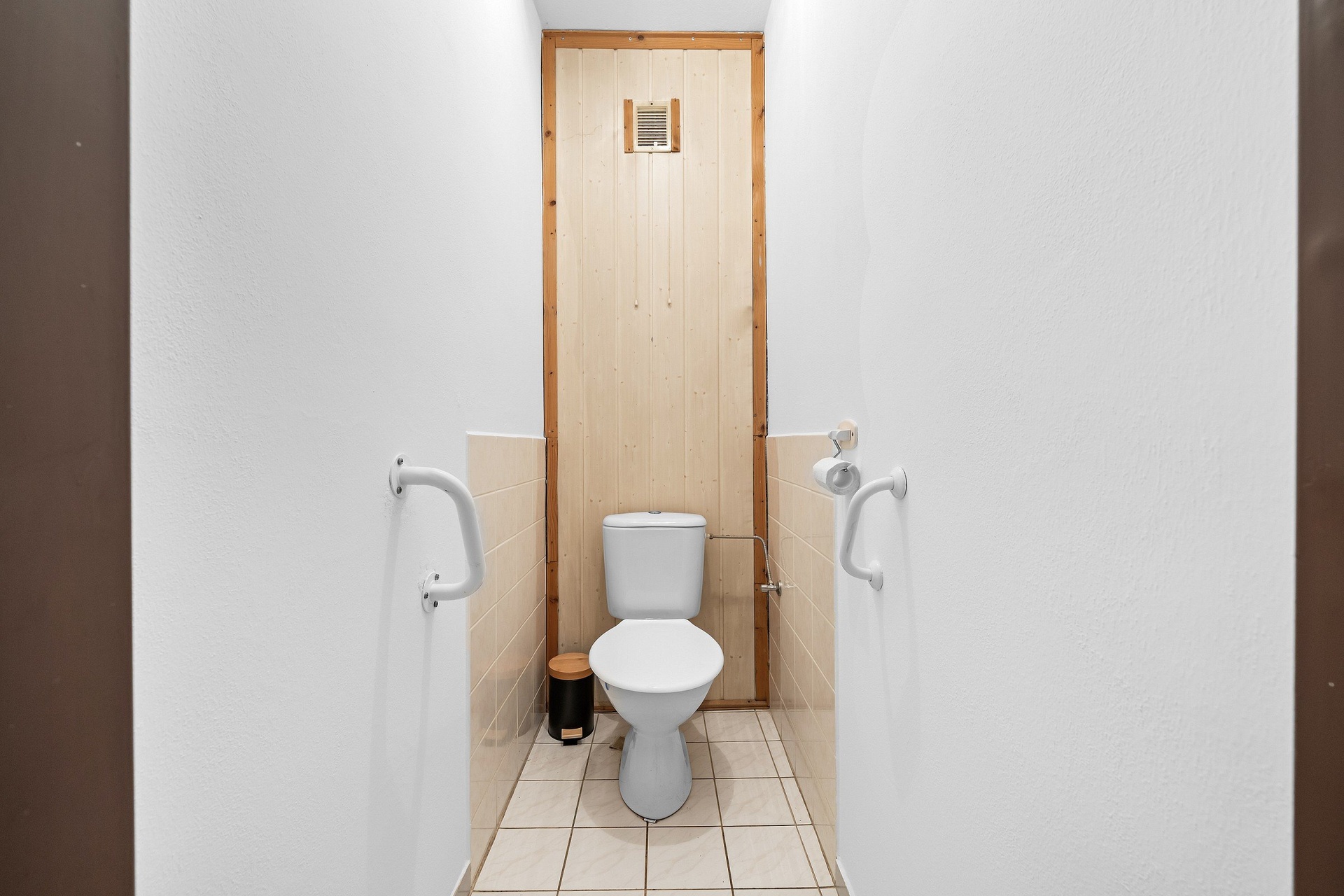 prodej-domu-s-bytem-2-1-a-vinnym-sklepem-dobsice-wc-85442c